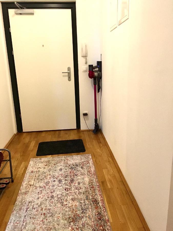 2 Bedroom Apartment Next To Metro U1 And Garage Parking Вена Экстерьер фото